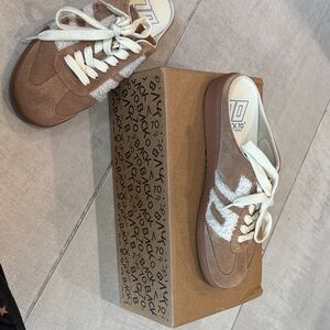 Back 70 Easter Mule Tan and White Sneakers